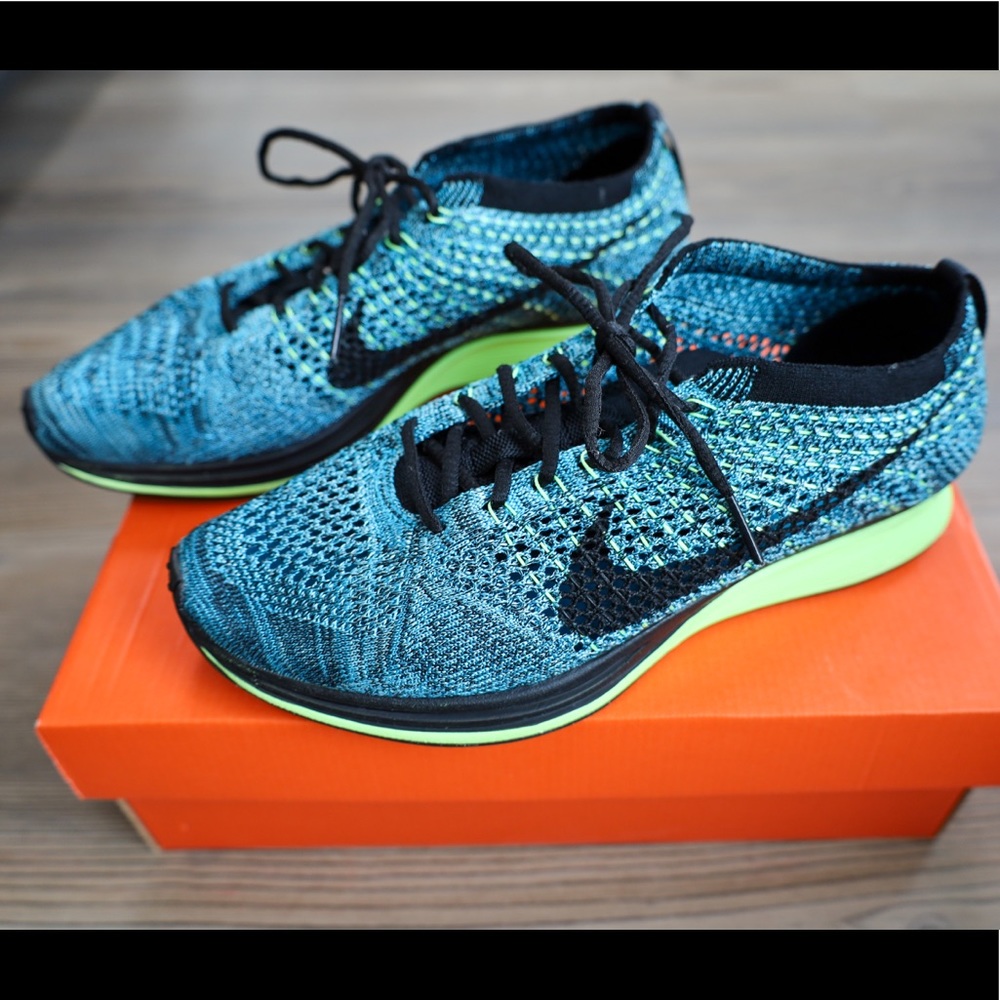 AUTHENTIC NIKE FLYKNIT RACER - Women’s sz 8 - moderately worn